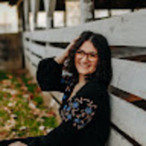 Meet your Posher, Laura